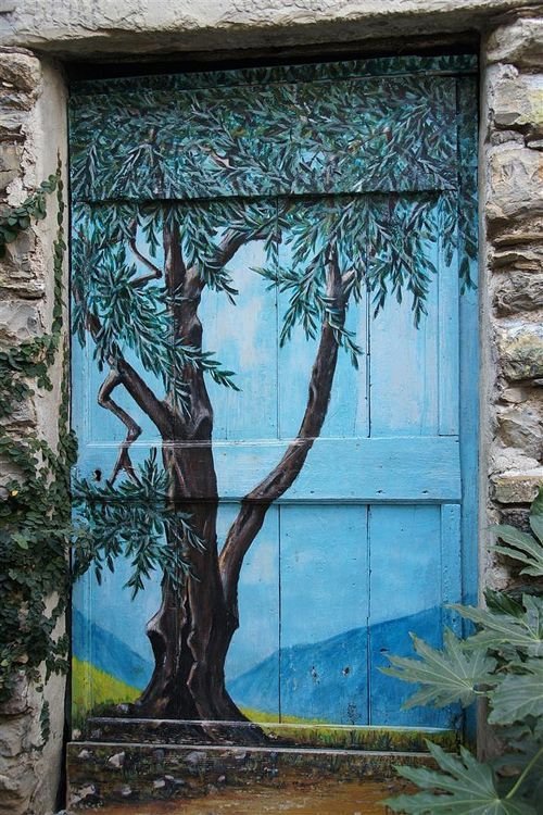 Puerta en Valloria: "La mia terra", de Romano Molinari. 